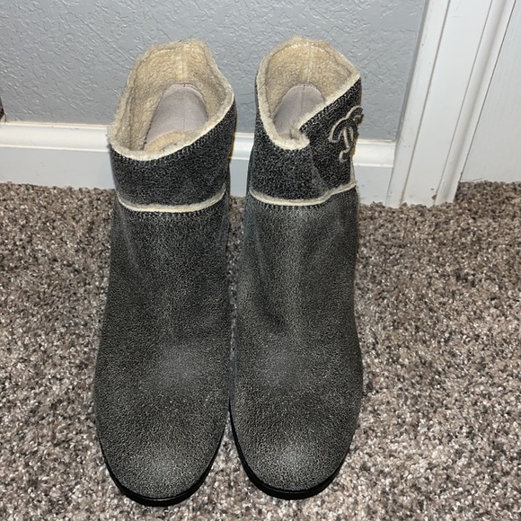 Chanel Leather Ankle Boots .37. NWOT. Grey. Interlocking CC Logo.Shearling Trim. - Picture 5 of 8
